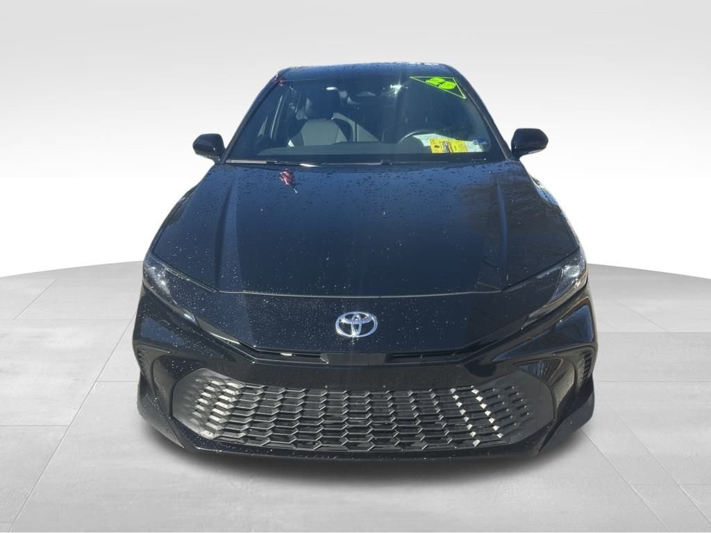 Used 2025 Toyota Camry SE image 2