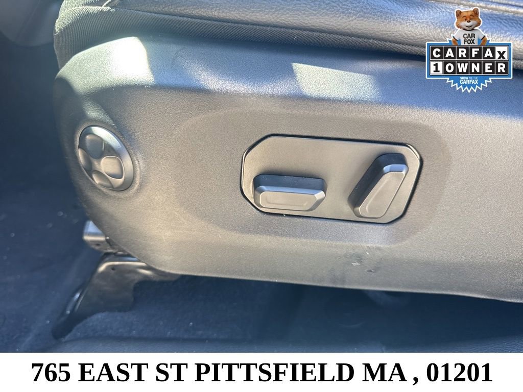 Used 2024 Jeep Wrangler Unlimited Sahara w/ Technology Group AWD/4WD image 14