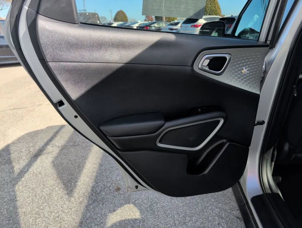 Used 2020 Kia Soul LX image 16