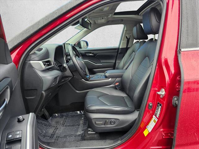 Used 2020 Toyota Highlander XLE AWD/4WD image 19