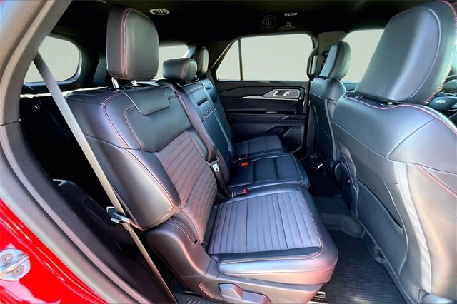 Used 2025 Ford Explorer ST-Line w/ Premium Package image 27