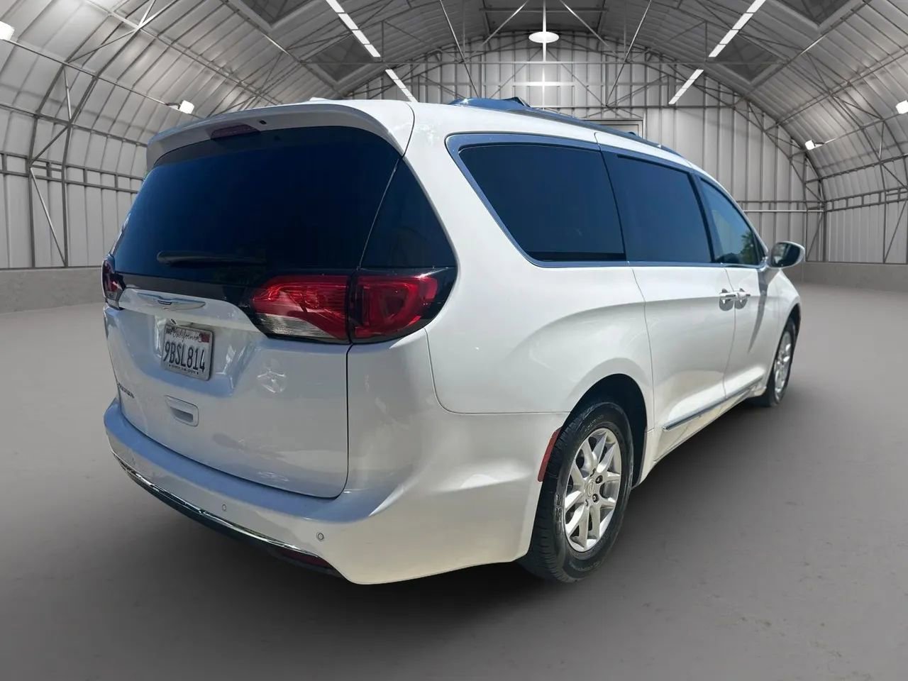 Used 2020 Chrysler Pacifica Touring-L FWD image 6