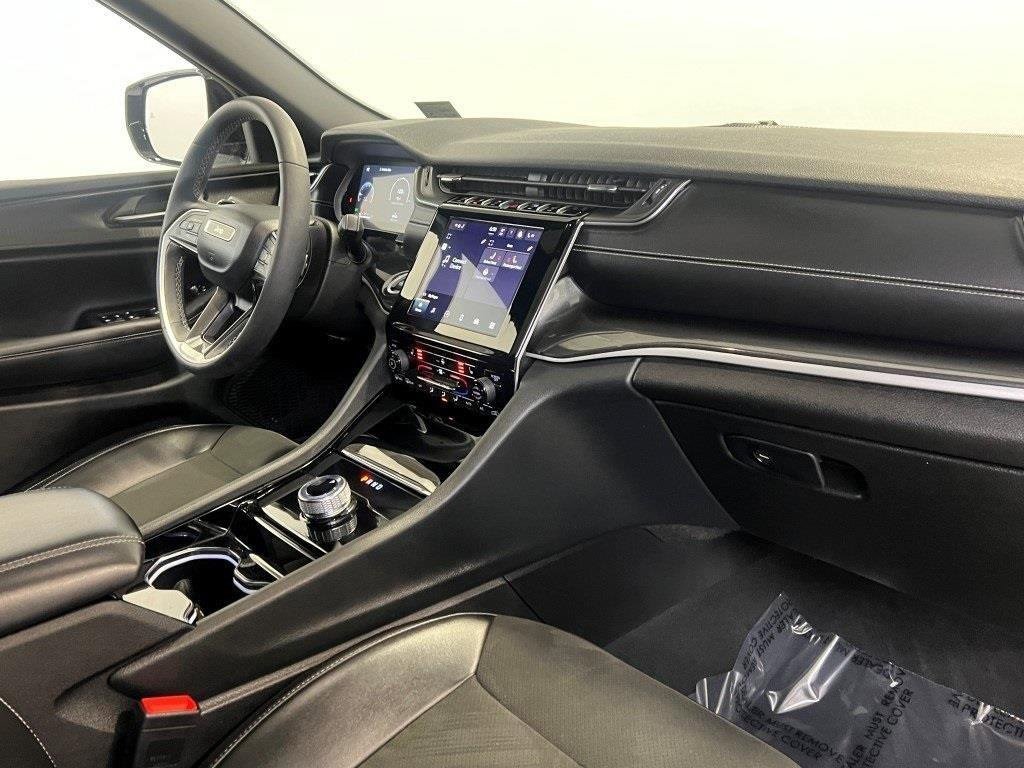 Used 2023 Jeep Grand Cherokee Altitude image 15