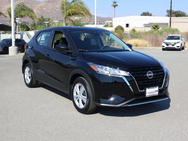 New 2025 Nissan Kicks Play S image 2