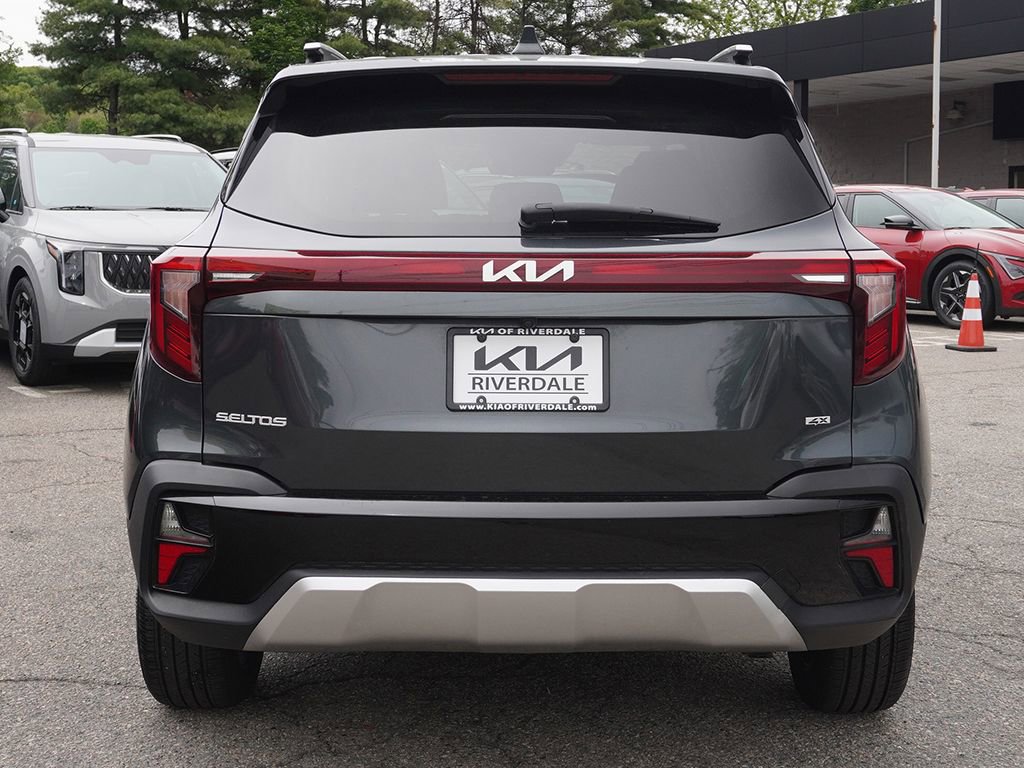Used 2024 Kia Seltos EX AWD/4WD image 12