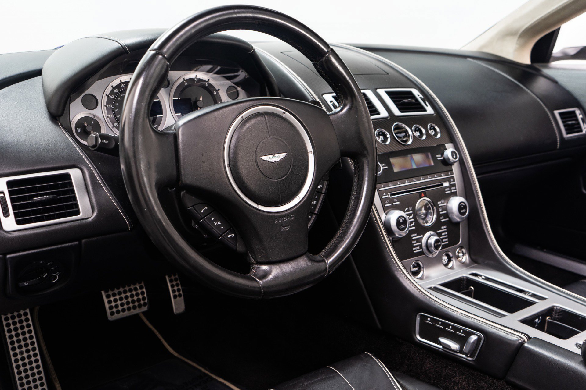 Used 2014 Aston Martin DB9 Volante image 13