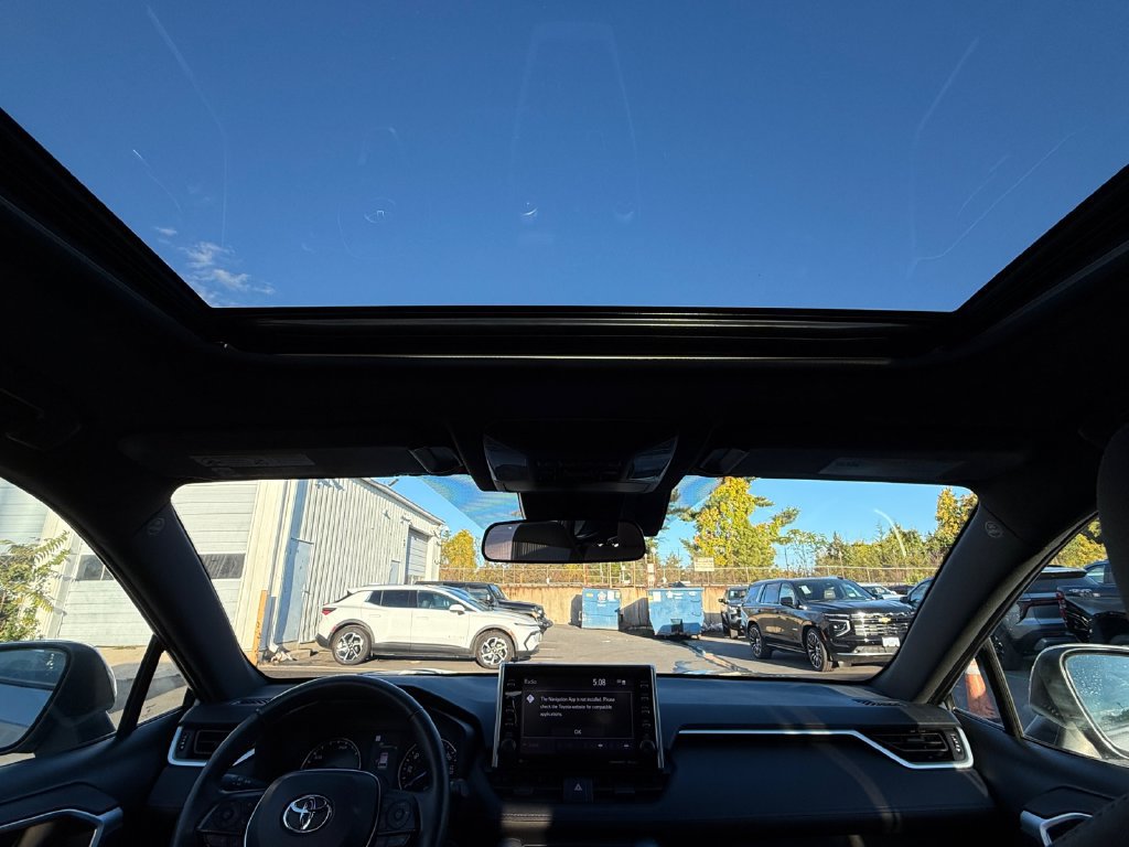 Used 2022 Toyota RAV4 SE w/ Convenience Package AWD/4WD image 22