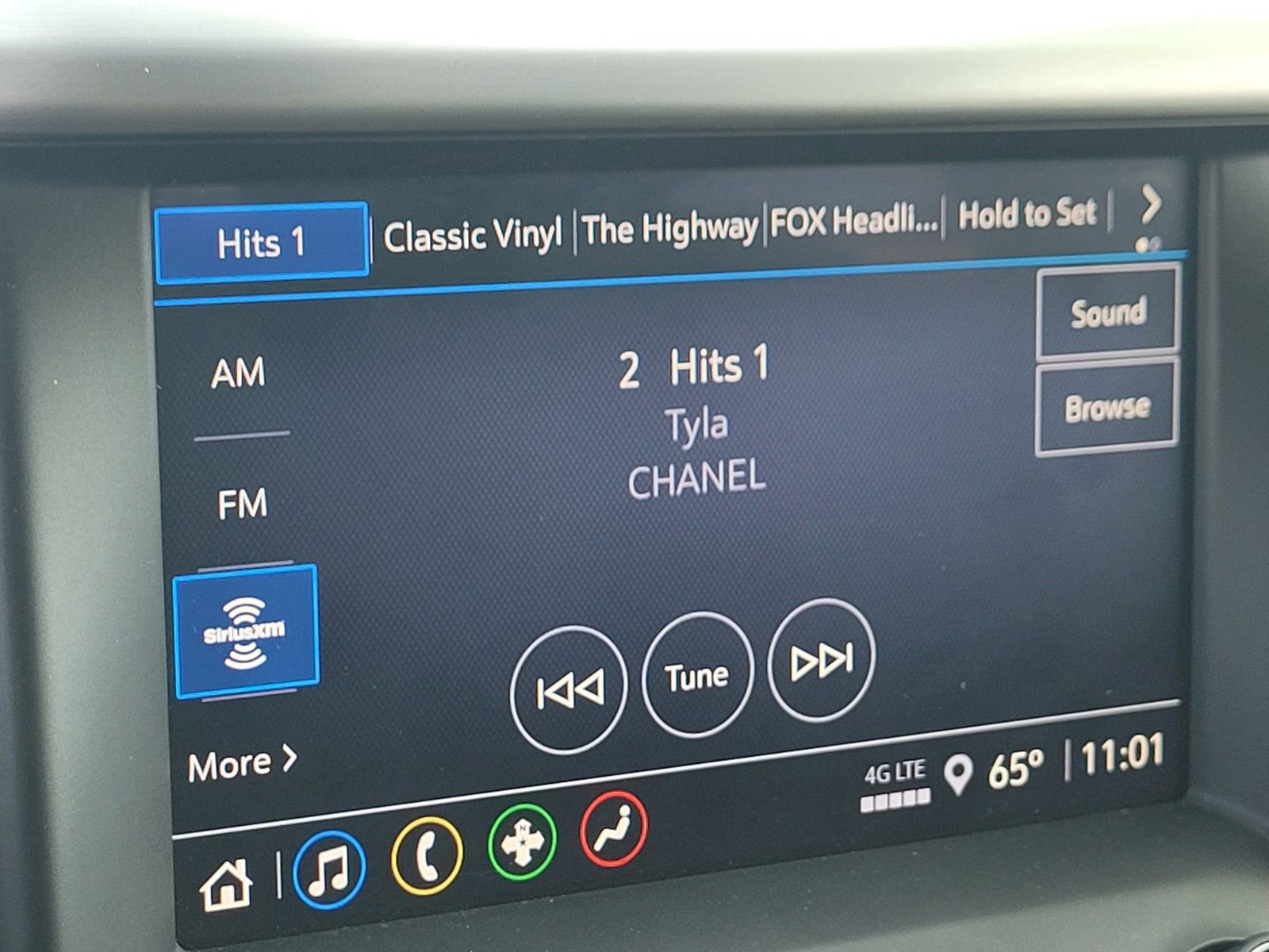 Used 2022 GMC Acadia SLE image 18