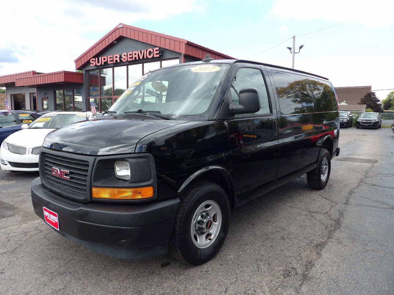 Used 2017 GMC Savana 2500 image 1