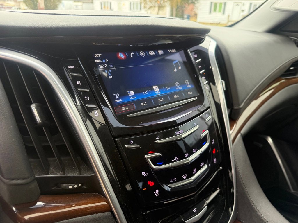 Used 2020 Cadillac Escalade Luxury w/ Escalade Sport Edition image 17