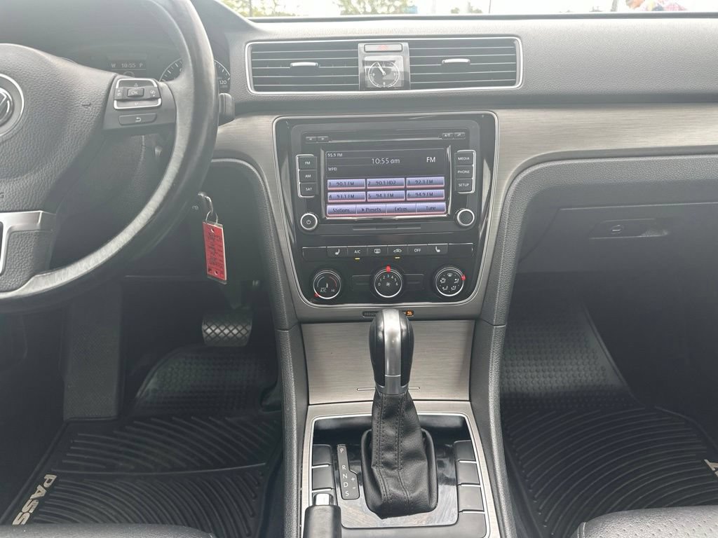 Used 2015 Volkswagen Passat 1.8T SE FWD image 18
