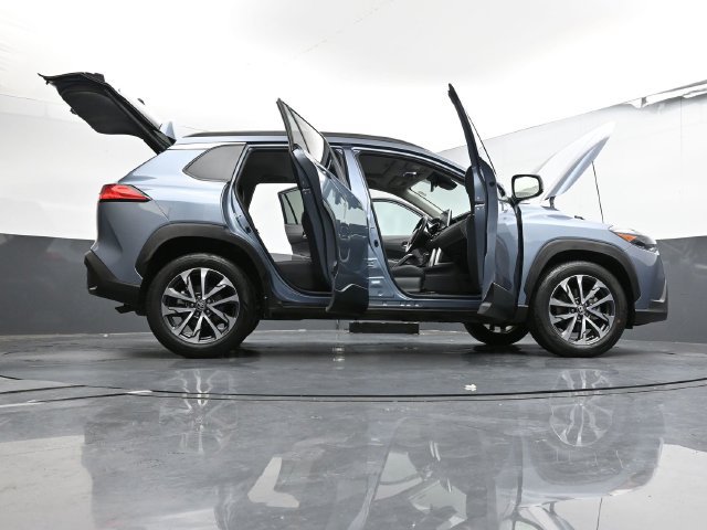 Used 2023 Toyota Corolla Cross XLE w/ Convenience Package FWD image 56