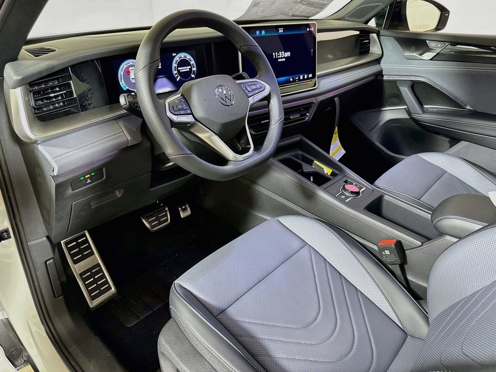 New 2026 Volkswagen Tiguan SE R-Line FWD image 5