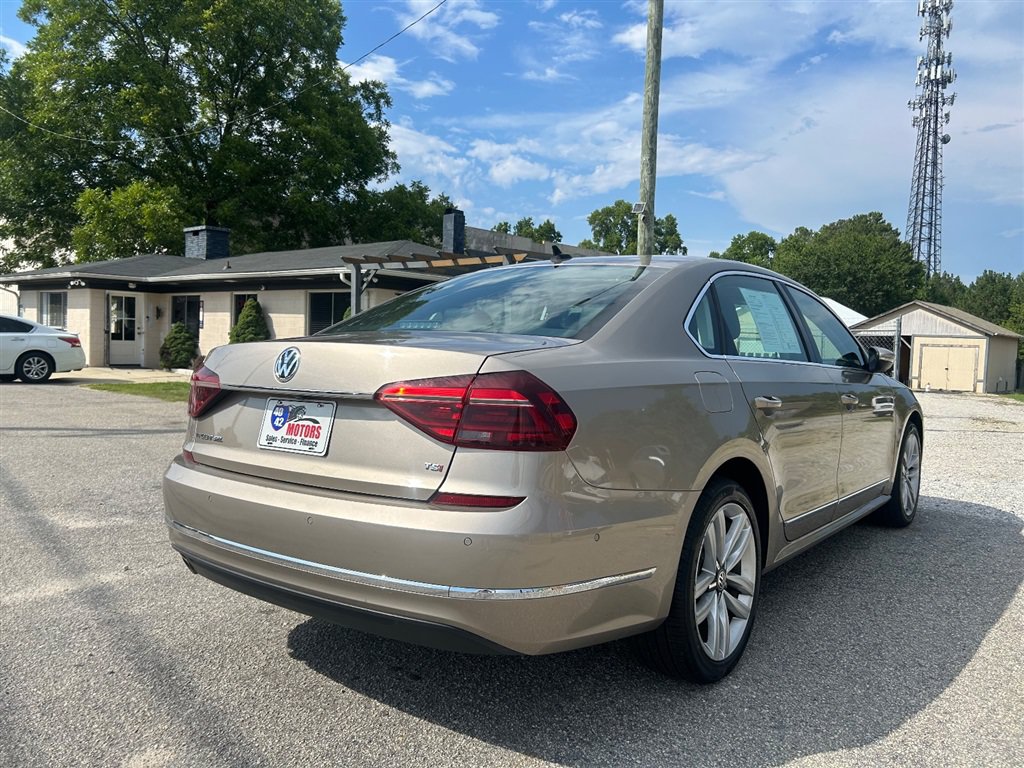 Used 2017 Volkswagen Passat 1.8T SEL Premium FWD image 5