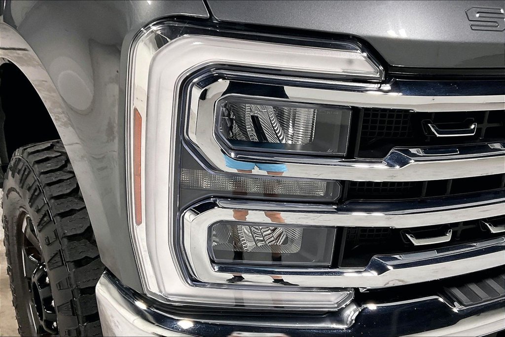 Used 2025 Ford F250 Lariat w/ Tremor Off-Road Package AWD/4WD image 35