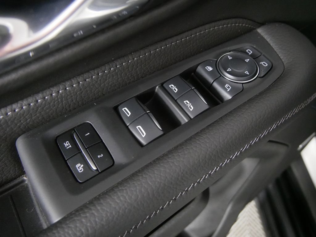 Used 2024 GMC Yukon Denali AWD/4WD image 15