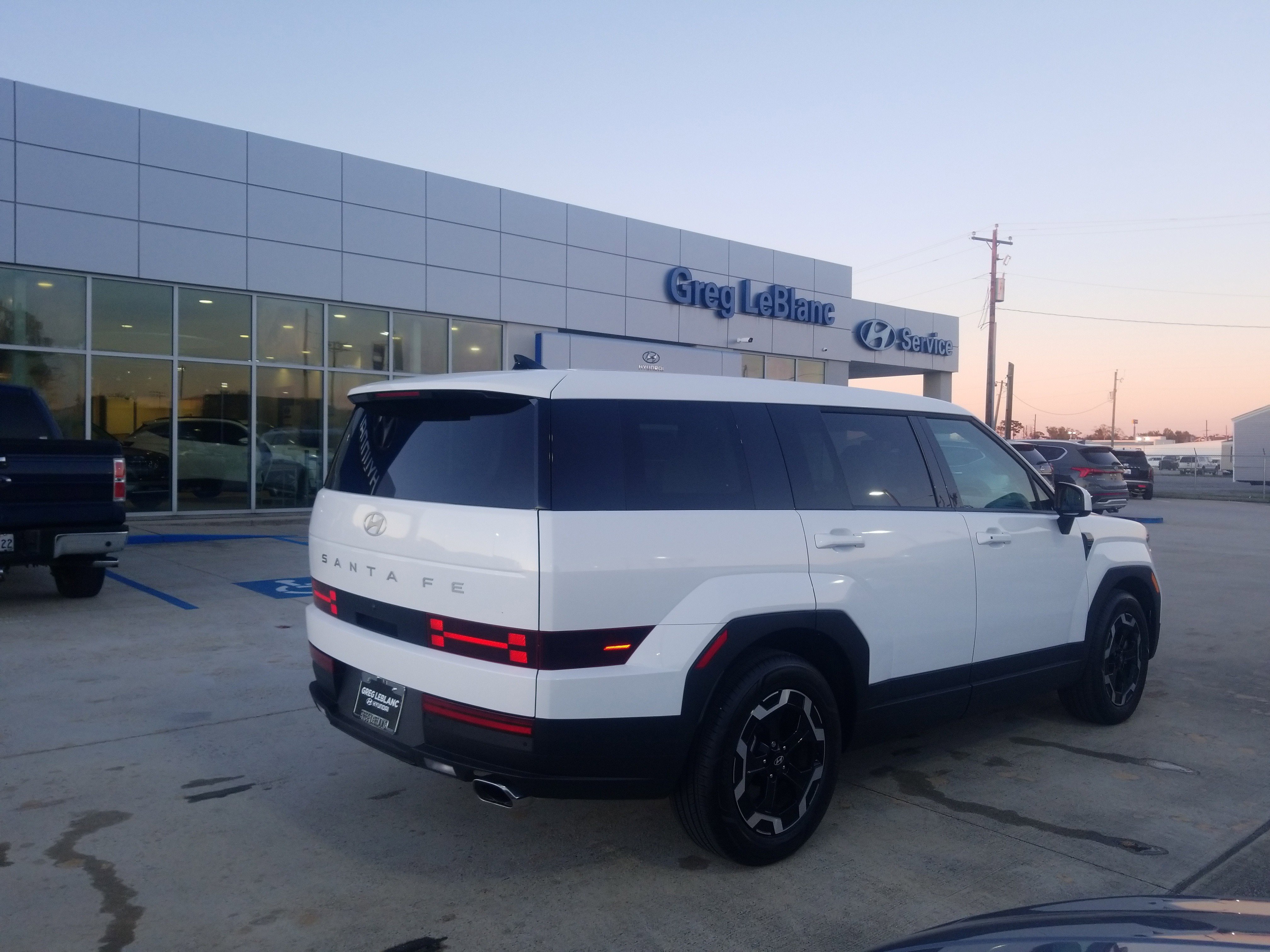 Certified 2025 Hyundai Santa Fe SE image 7