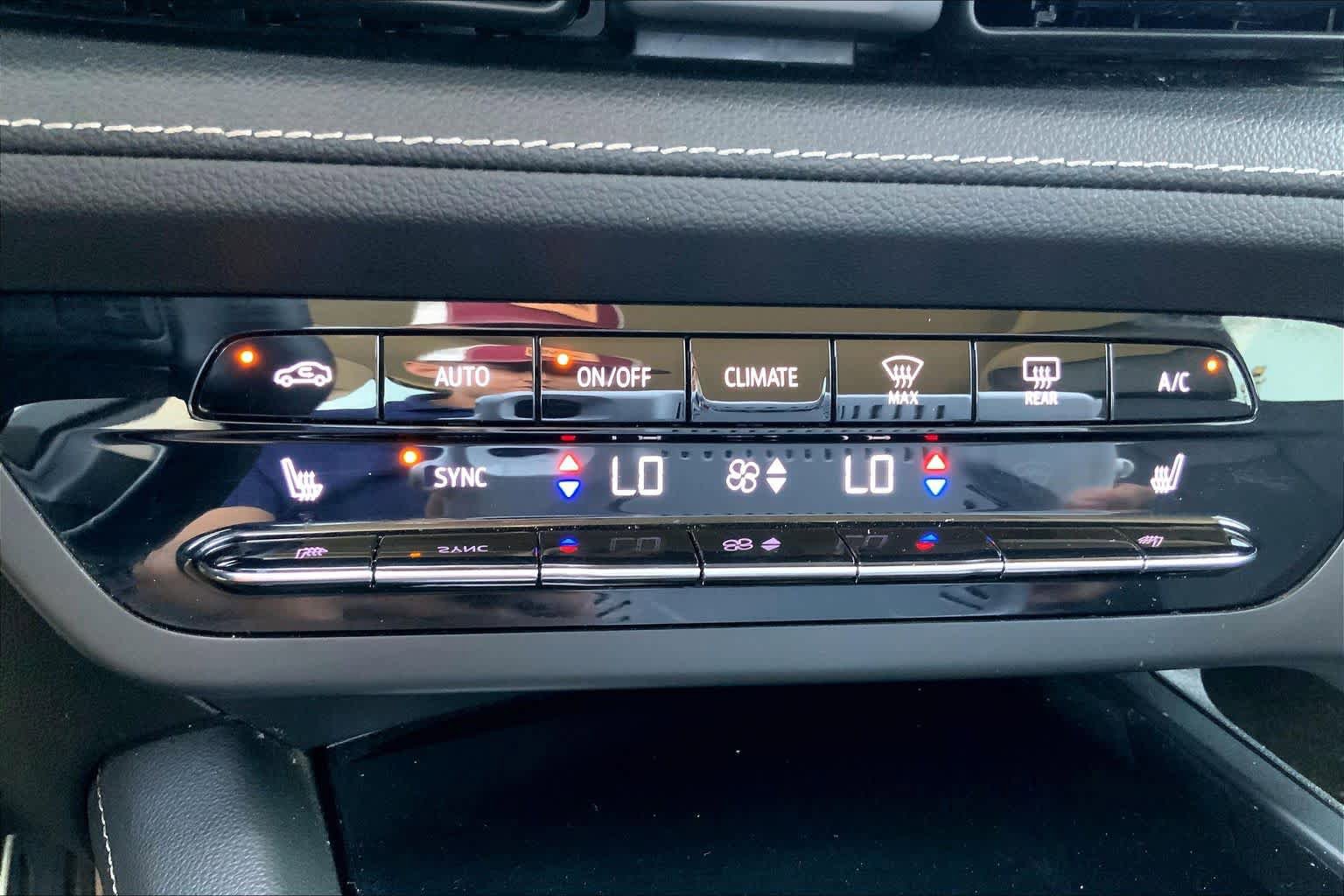 Used 2022 Buick Envision Essence w/ Sport Touring Package FWD image 29