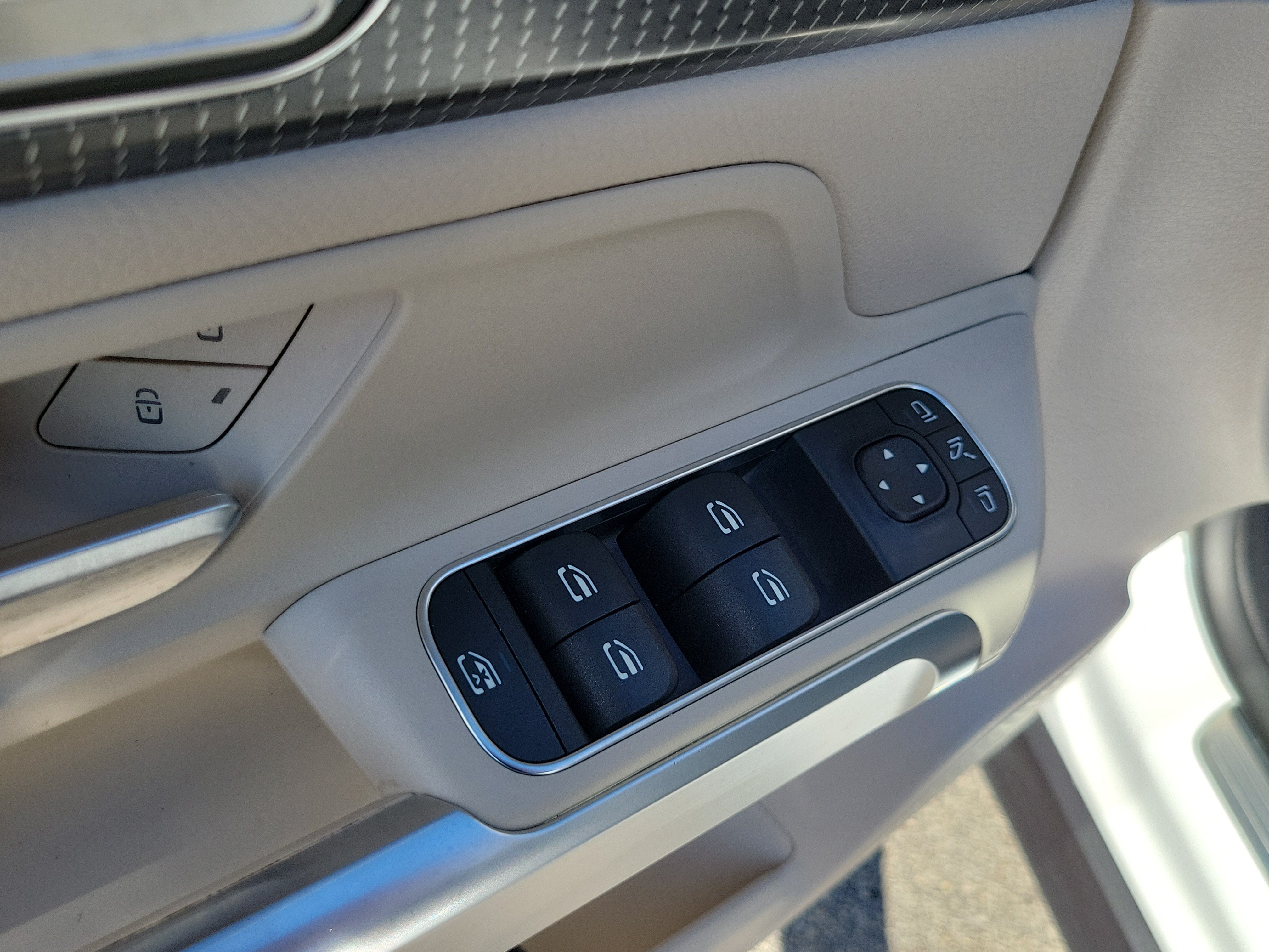 Used 2022 Mercedes-Benz GLB 250 image 25