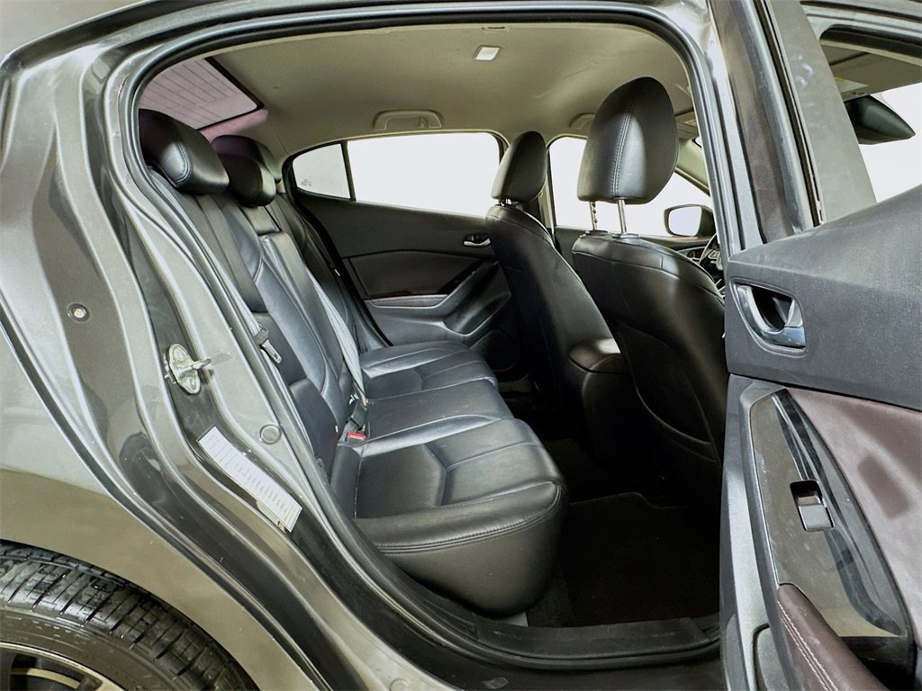 Used 2018 MAZDA MAZDA3 Touring image 24