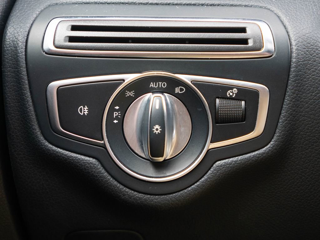 Used 2019 Mercedes-Benz C 300 Sedan image 25