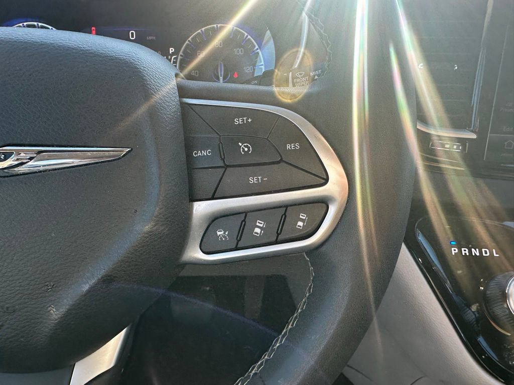 Used 2024 Chrysler Pacifica Touring-L FWD image 26