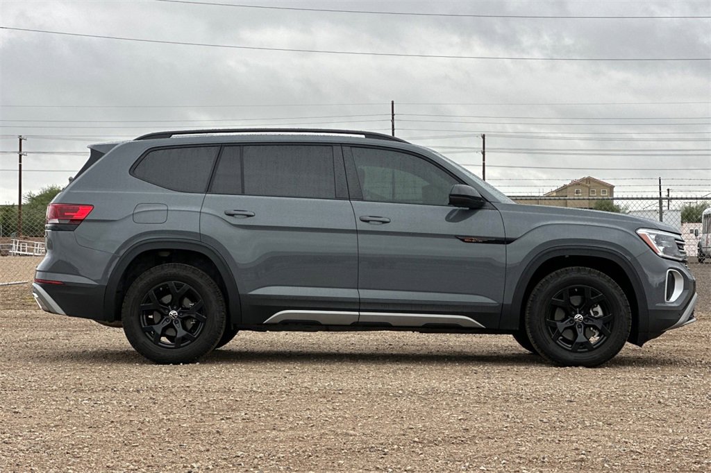 Used 2024 Volkswagen Atlas Peak Edition SE image 3