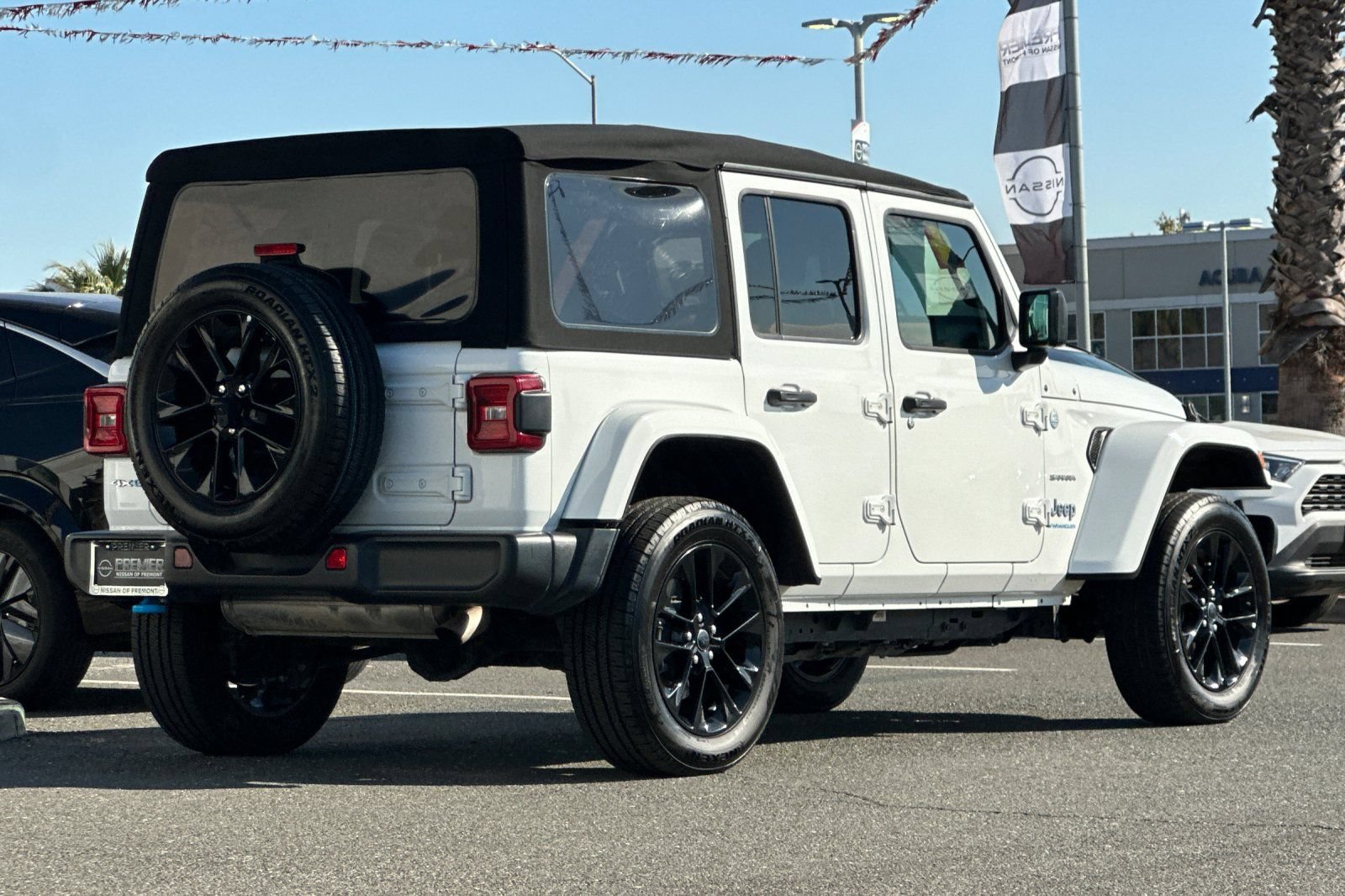 Used 2024 Jeep Wrangler Unlimited Sahara AWD/4WD image 4