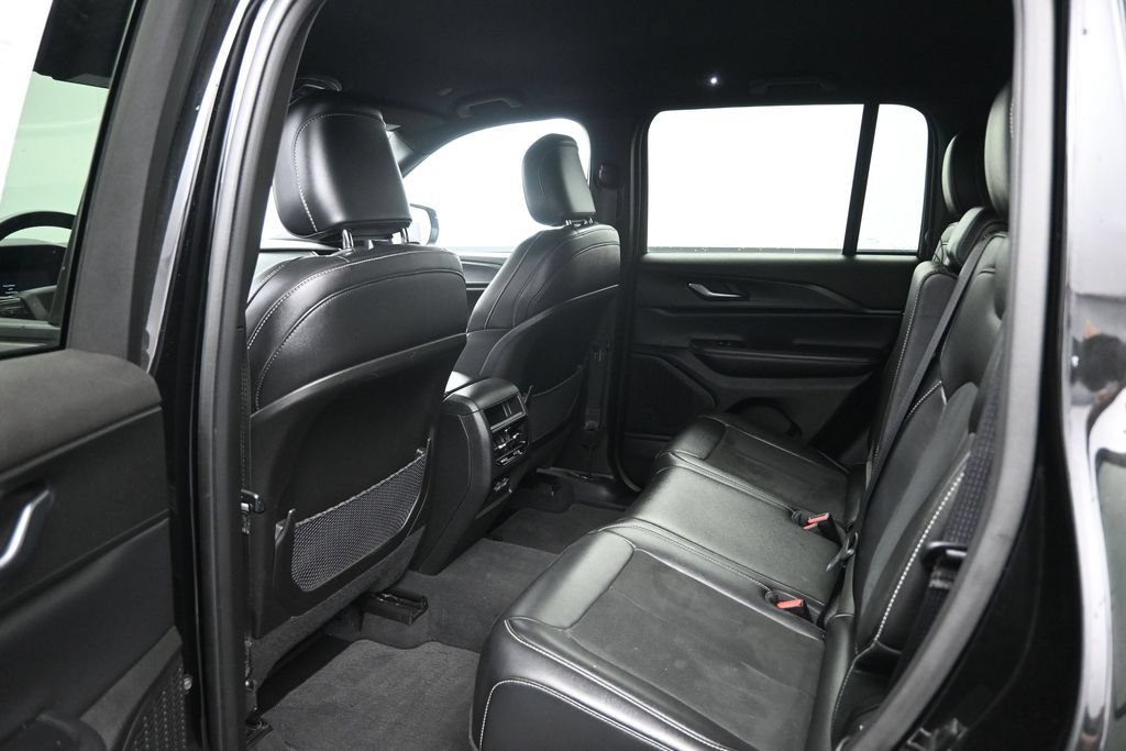 Used 2023 Jeep Grand Cherokee Altitude AWD/4WD image 24