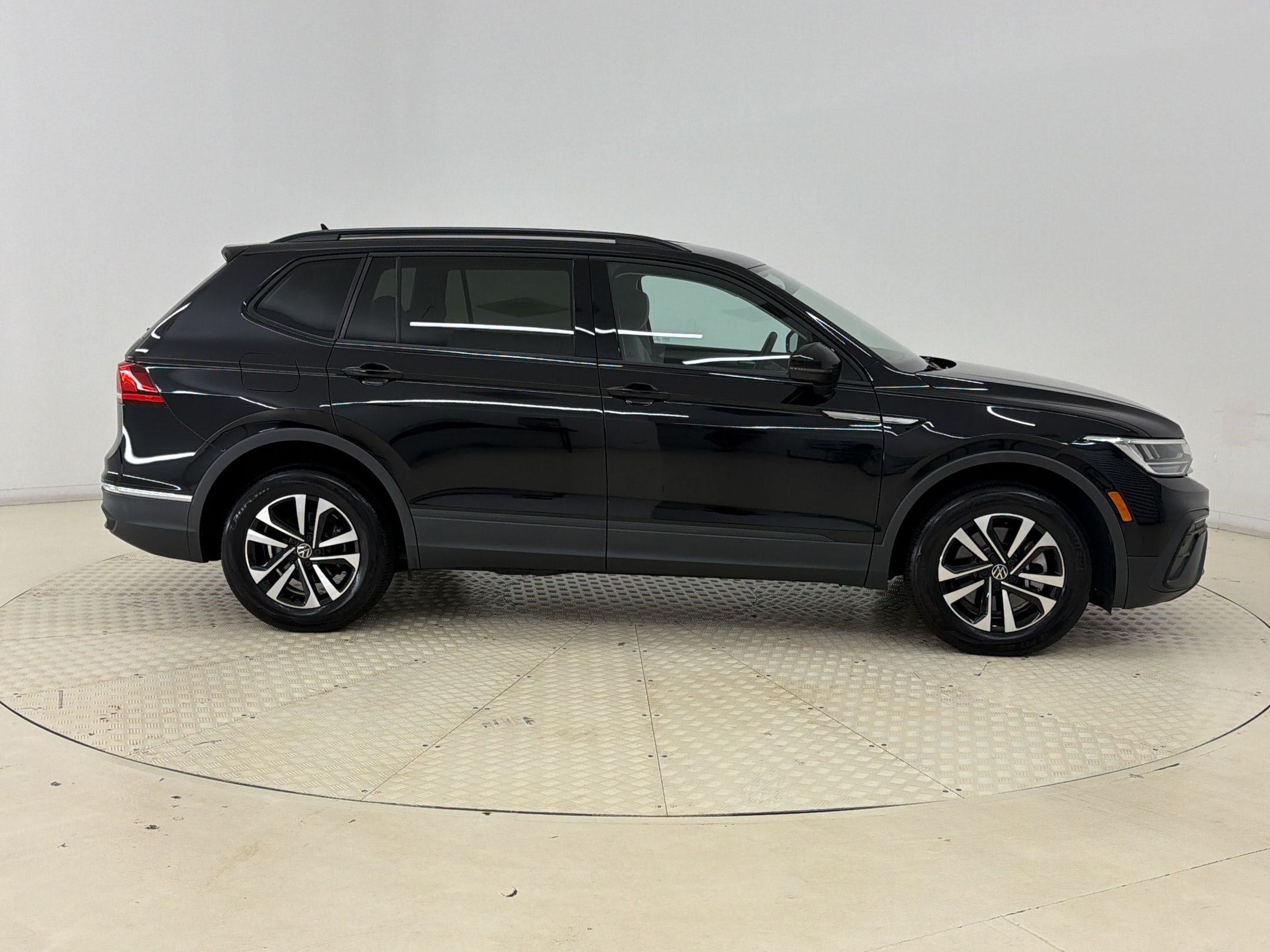 Used 2023 Volkswagen Tiguan S FWD image 8
