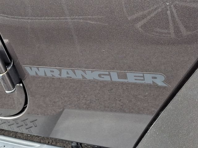Used 2016 Jeep Wrangler Unlimited Sahara AWD/4WD image 10