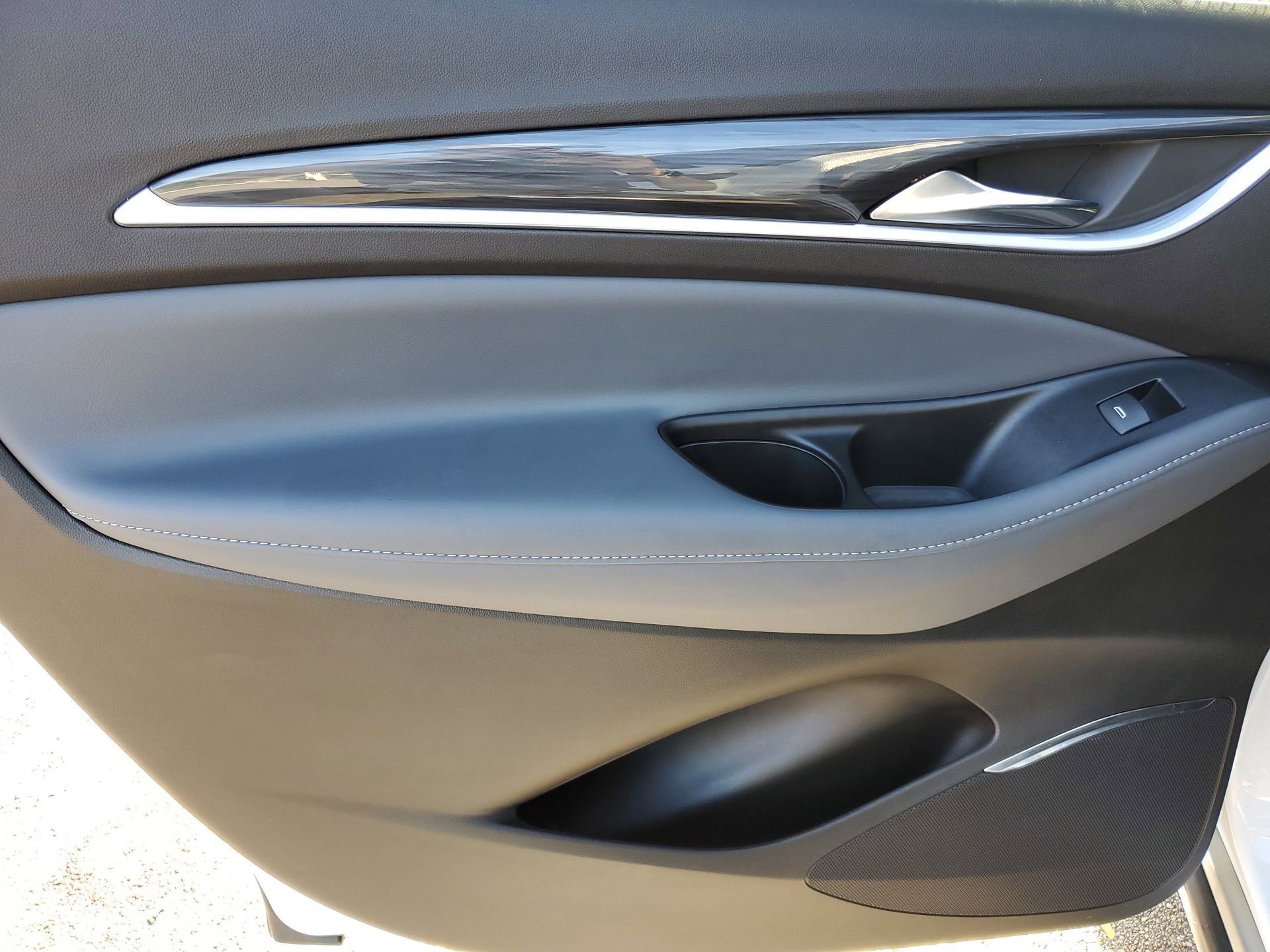 Used 2023 Buick Enclave Essence FWD image 9