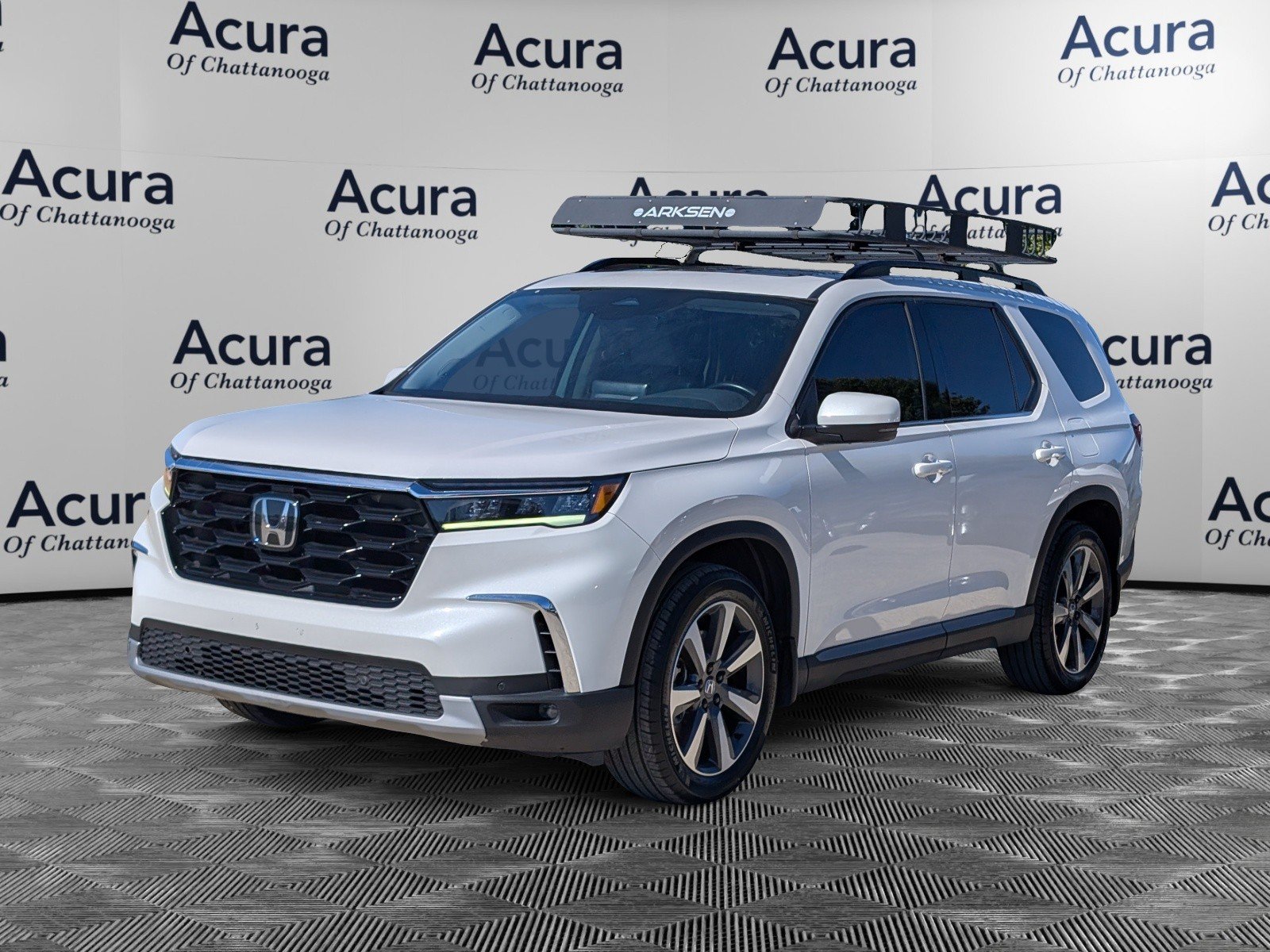 Used 2024 Honda Pilot Touring image 4