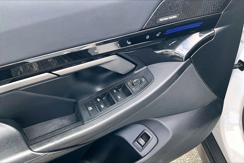 Used 2025 BMW 530i w/ Premium Package RWD image 53