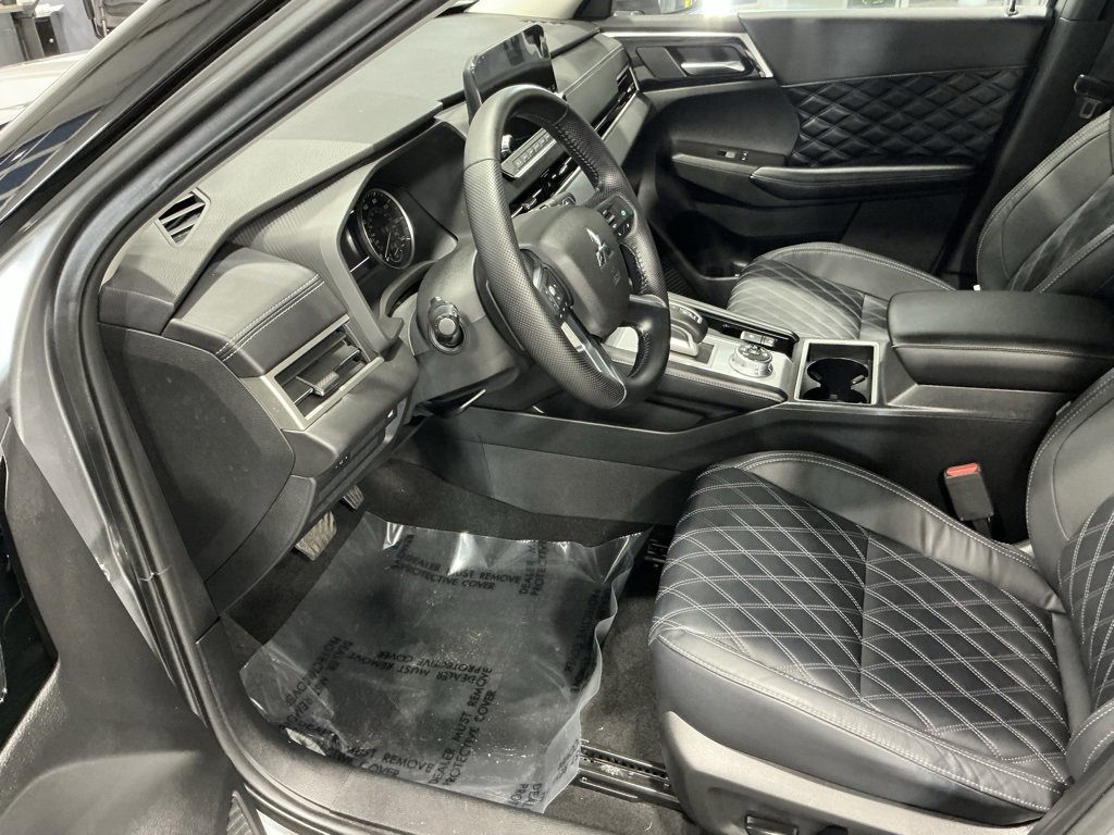 Used 2022 Mitsubishi Outlander SEL image 3