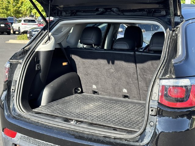 Used 2018 Jeep Compass Trailhawk w/ Leather Interior Group AWD/4WD image 19