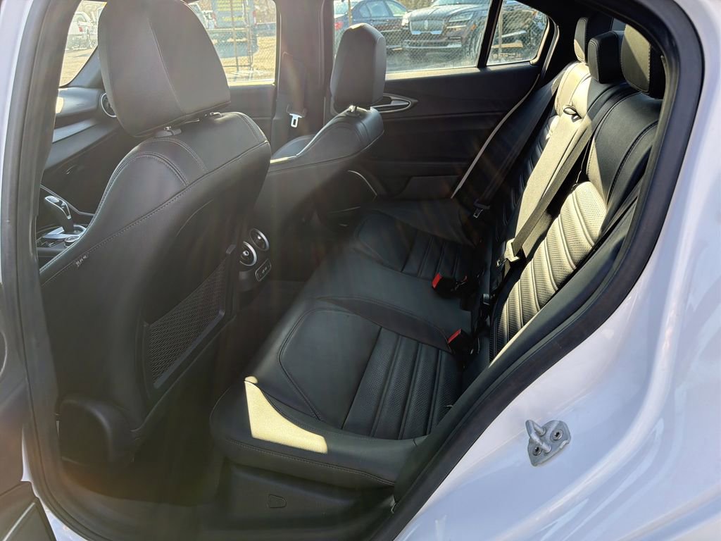 Used 2022 Alfa Romeo Giulia Veloce image 13