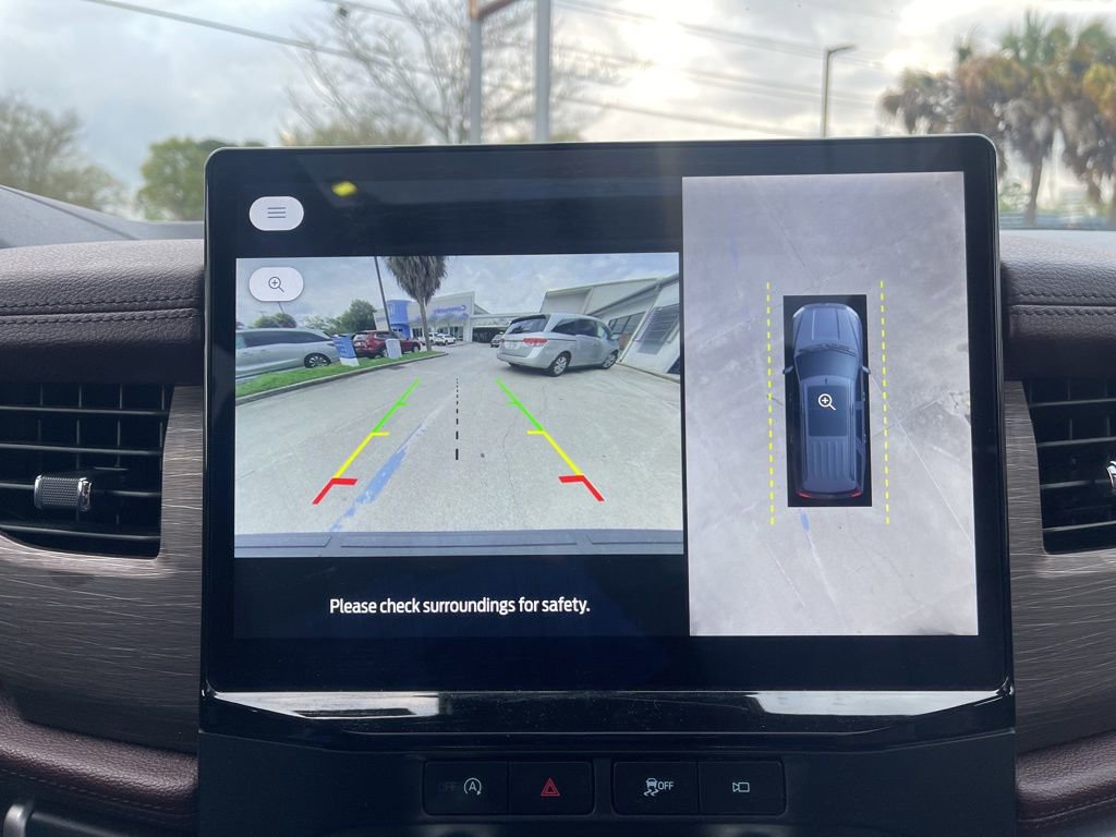 Used 2024 Ford Expedition Limited image 11