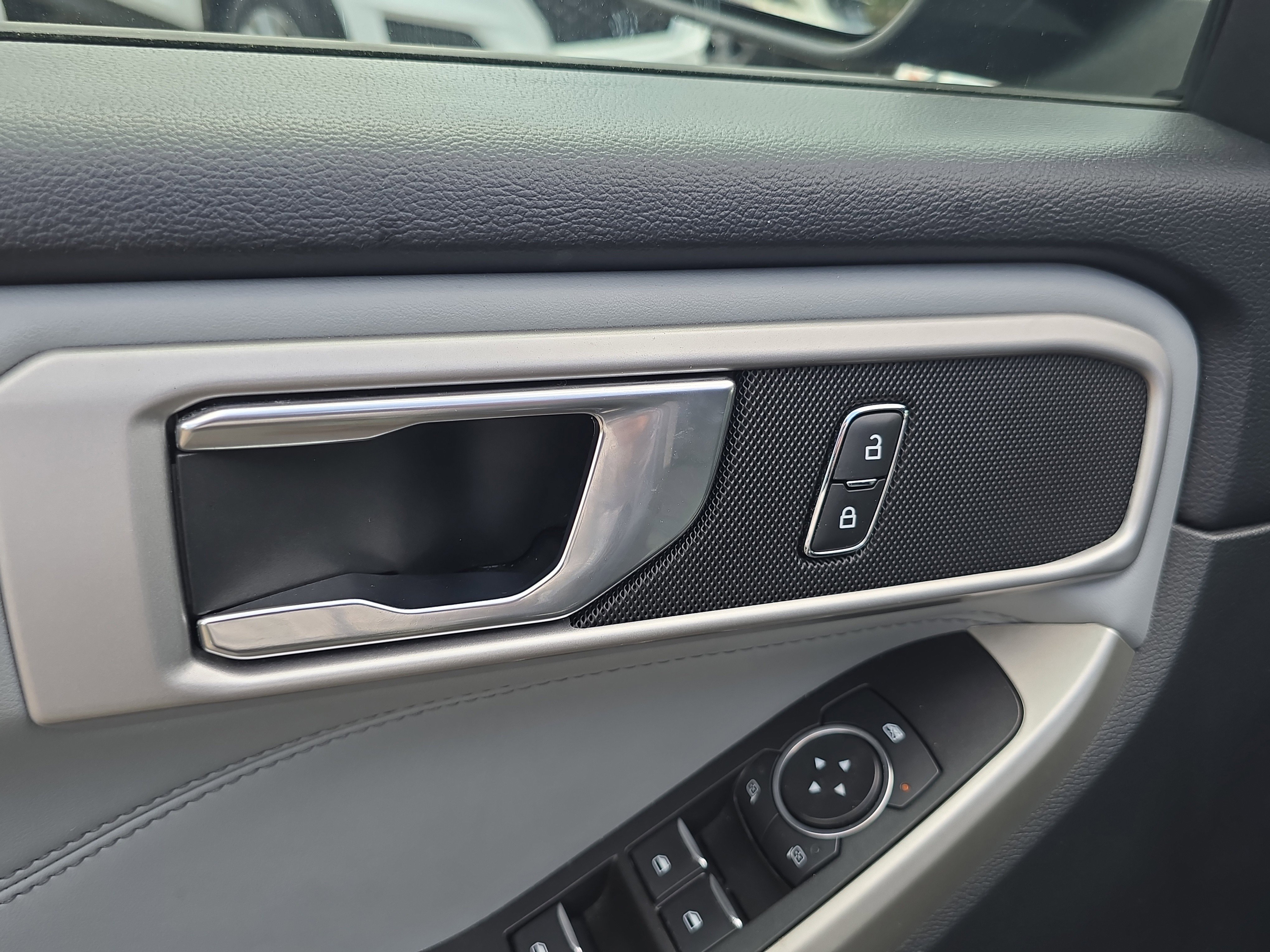 Used 2021 Ford Explorer XLT w/ Equipment Group 202A image 19