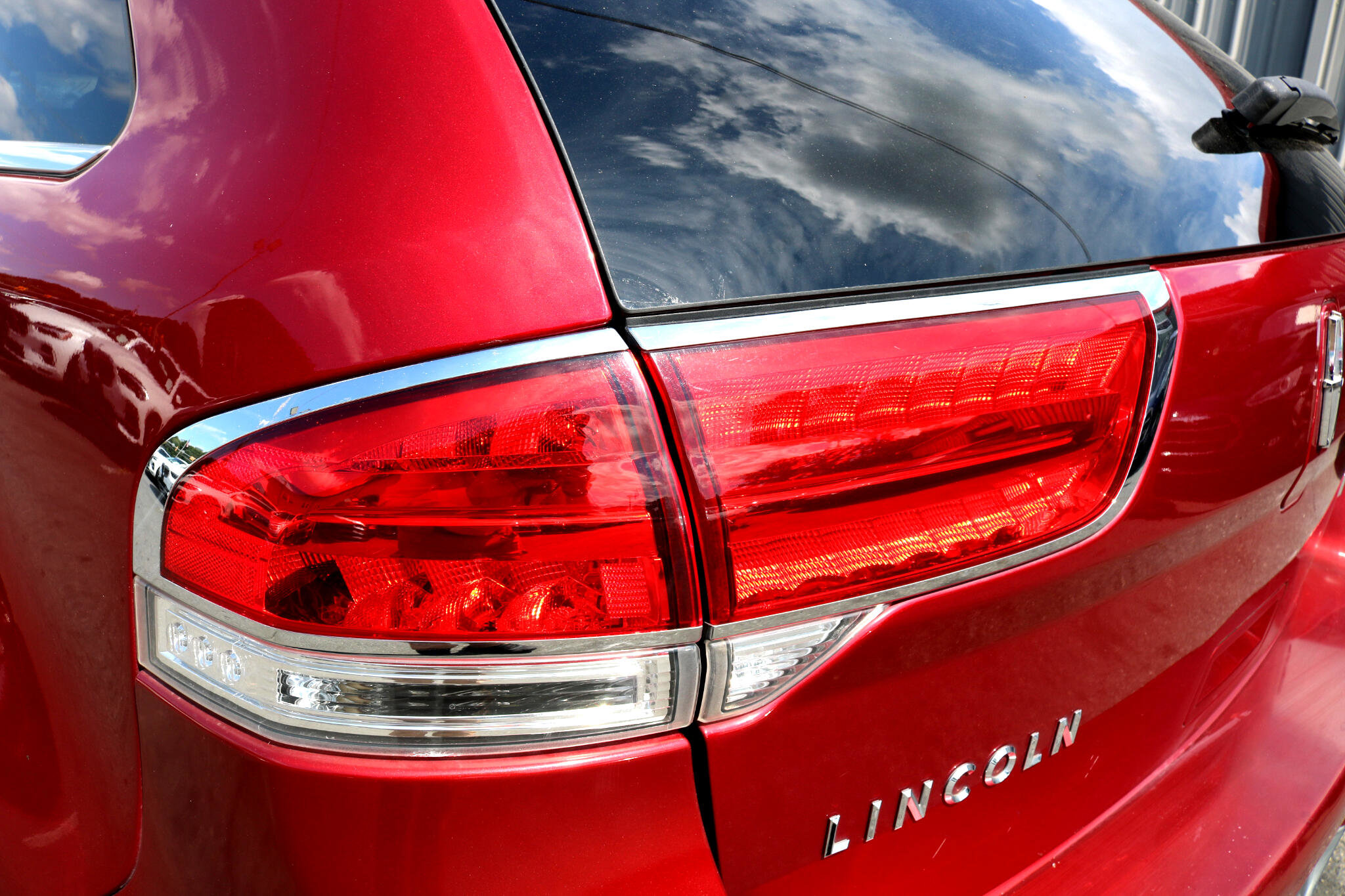 Used 2015 Lincoln MKX FWD w/ Walnut Swirl Wood Package image 10