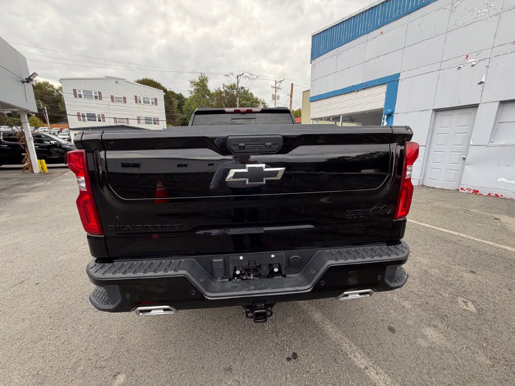 Used 2024 Chevrolet Silverado 1500 High Country w/ Technology Package AWD/4WD image 5