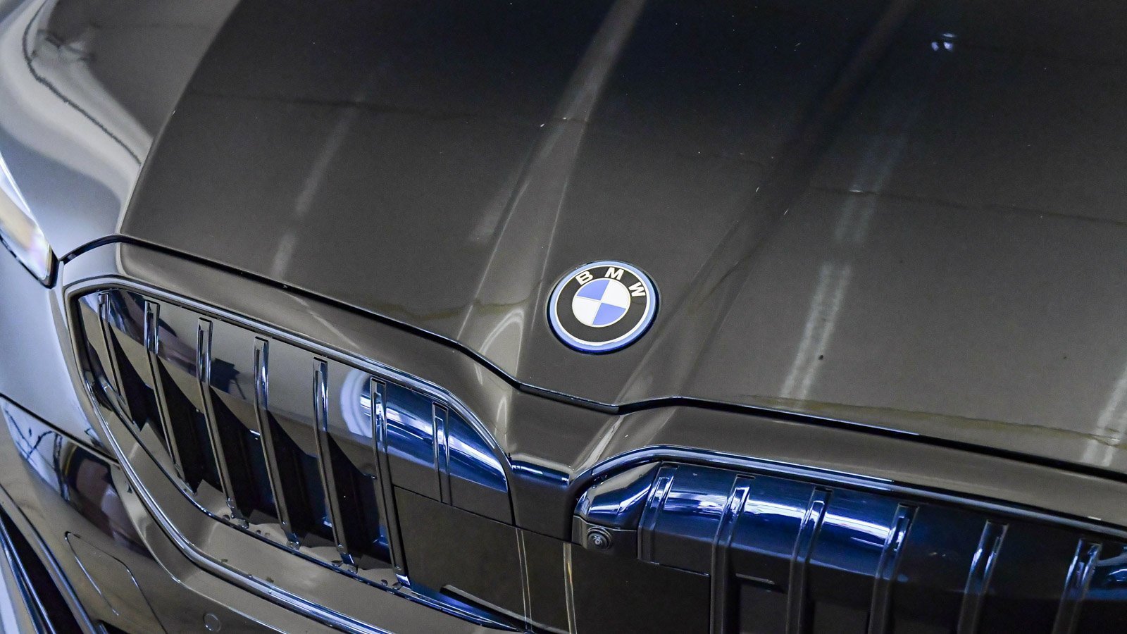 New 2026 BMW 550e xDrive w/ Executive Package image 8