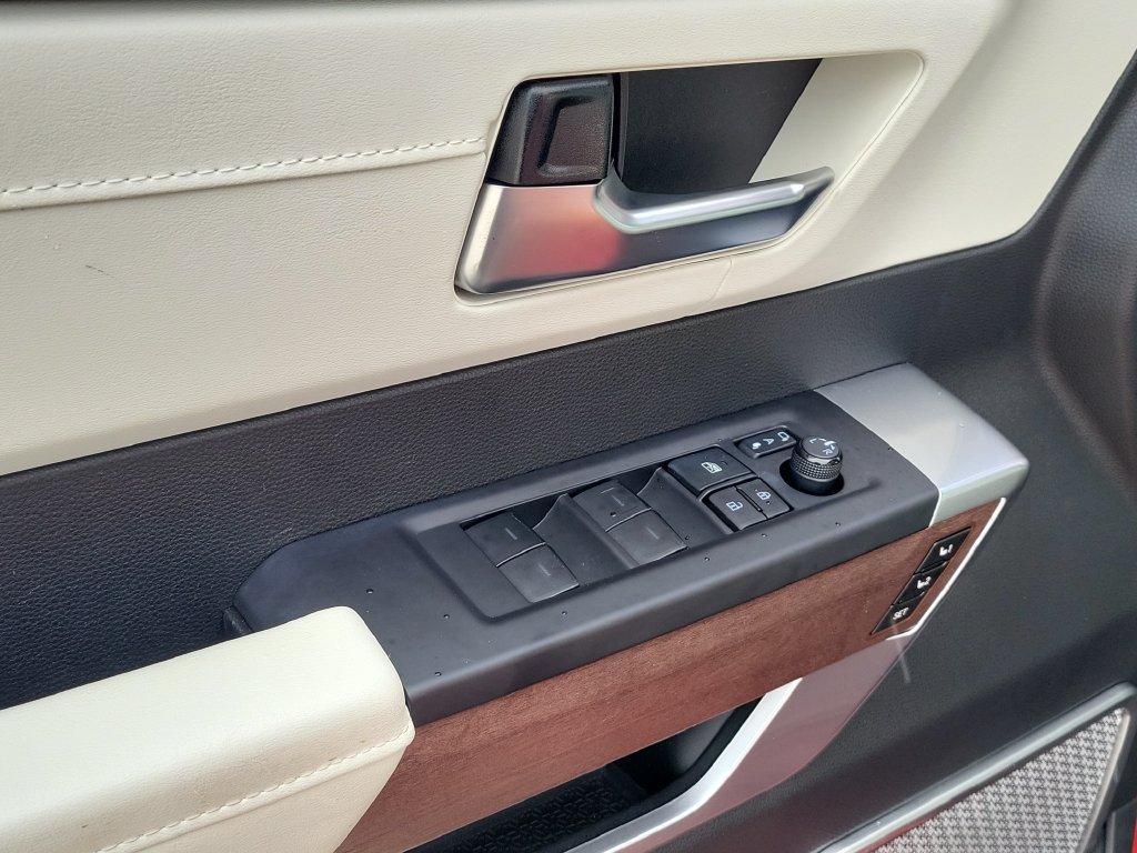 Used 2024 Toyota Sequoia Capstone AWD/4WD image 20