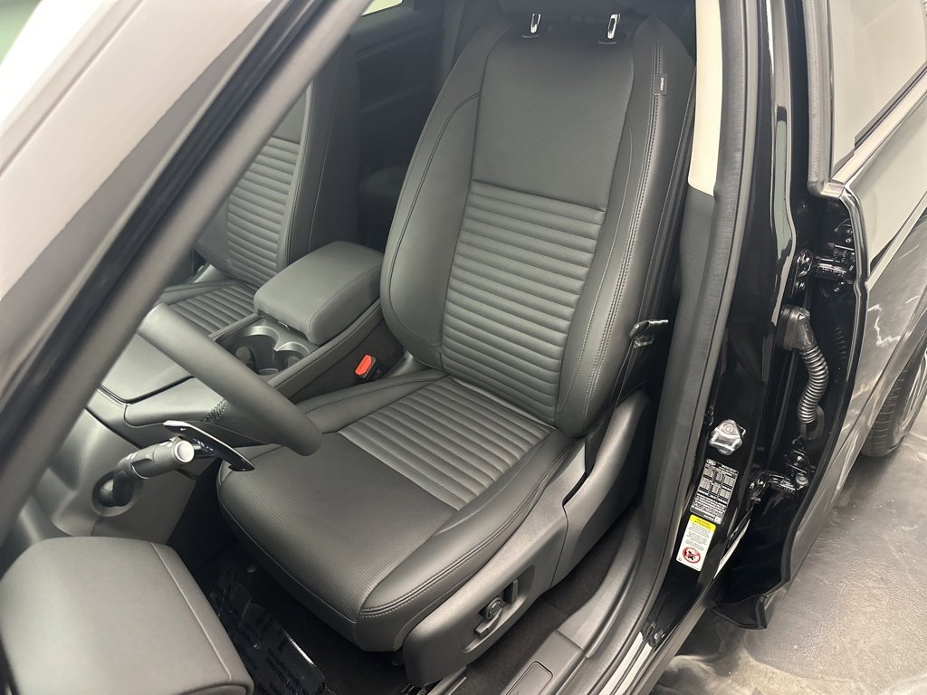 Used 2025 Land Rover Discovery Sport S image 15