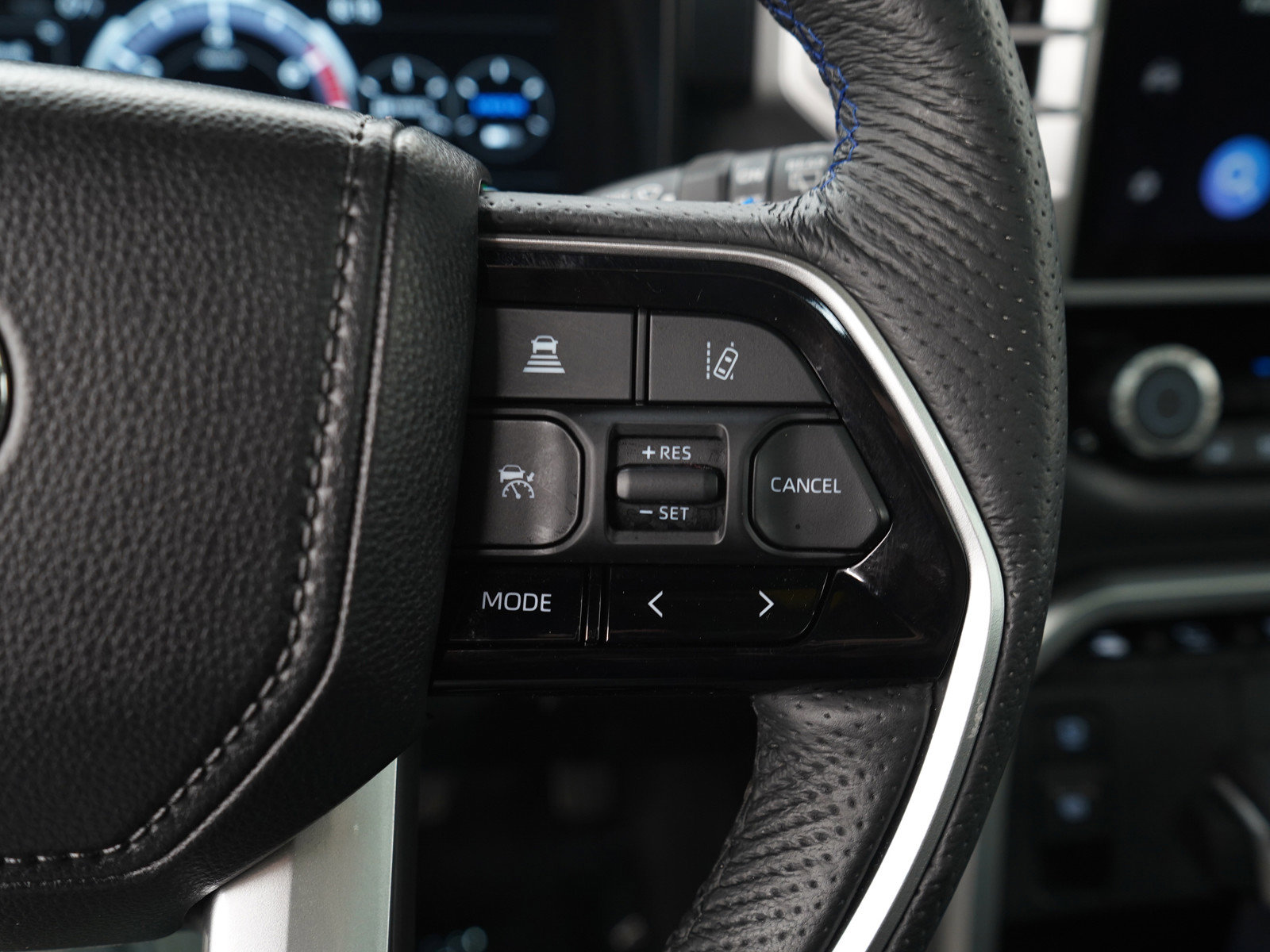 Used 2025 Toyota Sequoia Platinum AWD/4WD image 35