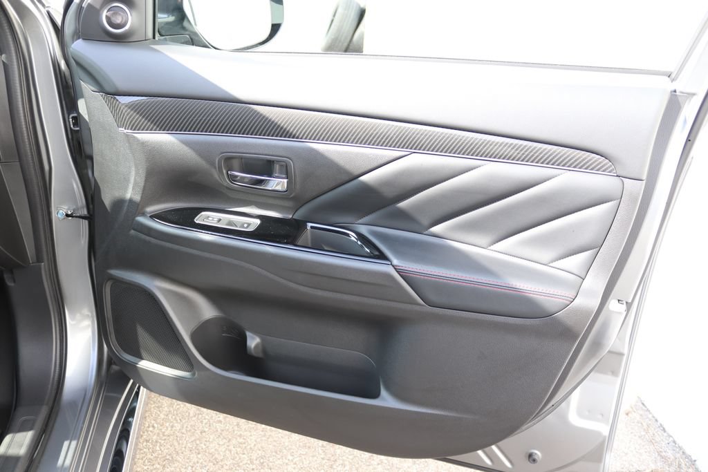 Used 2021 Mitsubishi Outlander LE AWD/4WD image 8