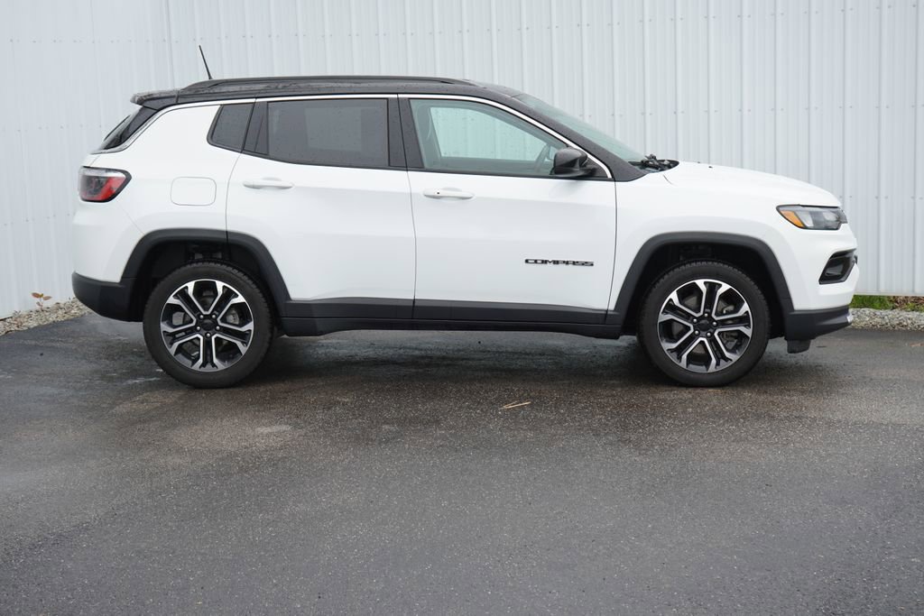 Used 2023 Jeep Compass Limited AWD/4WD image 2