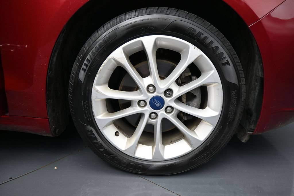 Used 2019 Ford Fusion SE FWD image 25