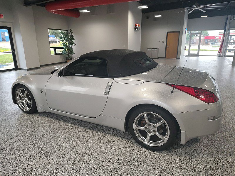 Used 2007 Nissan 350Z Touring RWD image 7