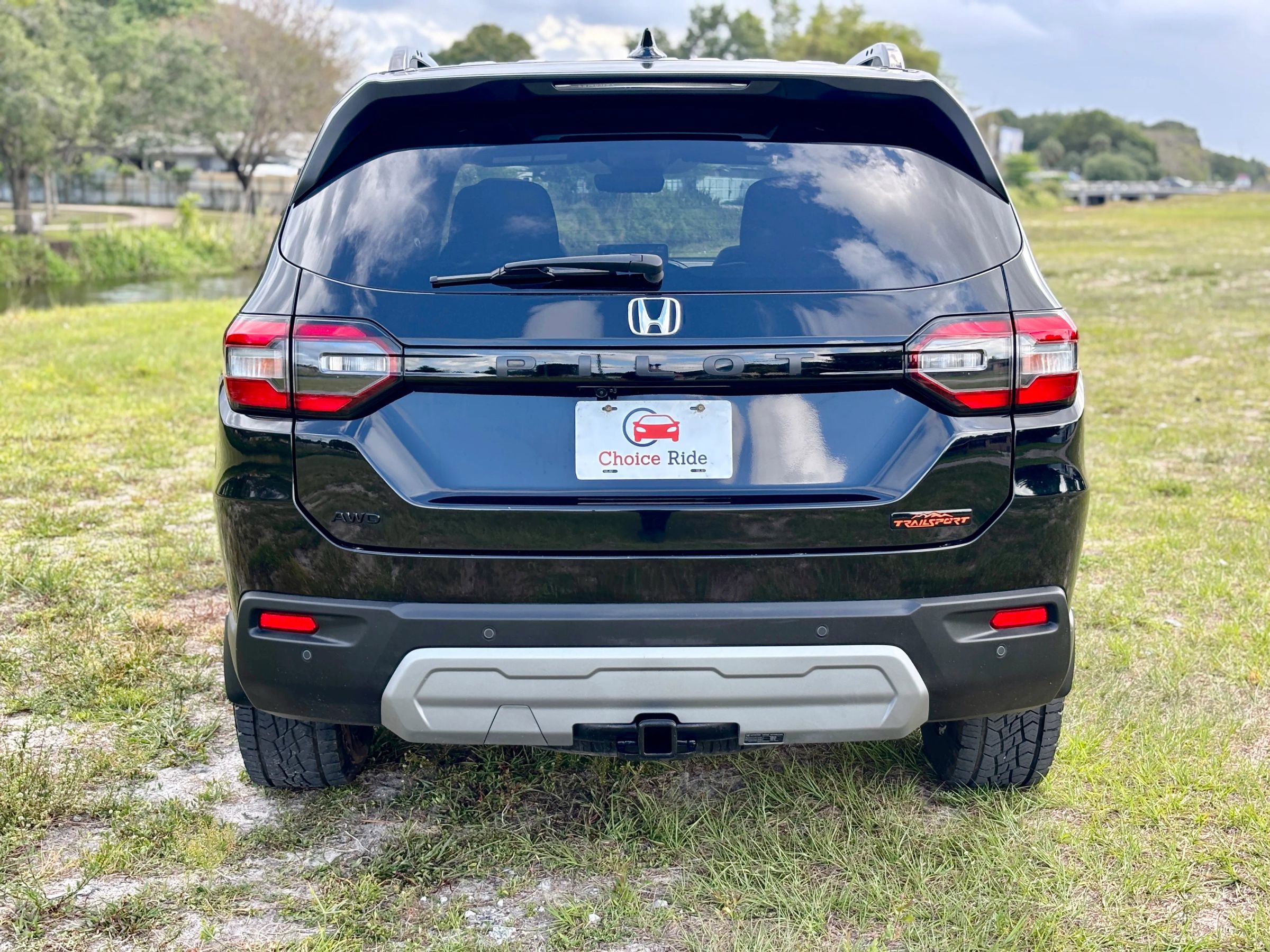 Used 2025 Honda Pilot TrailSport image 5